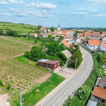 Vinny Sklep Monty Přítluky Exteriör bild